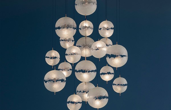 PostKrisi Chandelier di Catellani & Smith: Eleganza Scultorea e Design Personalizzabile per Ambienti Unici