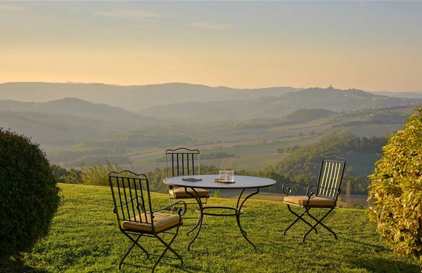 Unopiù Eleganza e Comfort per il Tuo Giardino e la Tua Piscina